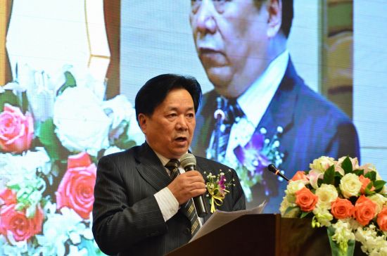 《決戰(zhàn)前夜》總制片人包英九在新聞發(fā)布會(huì)上致辭 《決戰(zhàn)前夜》總制片人包英九在新聞發(fā)布會(huì)上致辭