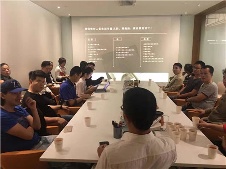 于強(qiáng)(于強(qiáng)室內(nèi)設(shè)計(jì)師事務(wù)所總經(jīng)理、設(shè)計(jì)總監(jiān))進(jìn)行干貨分享