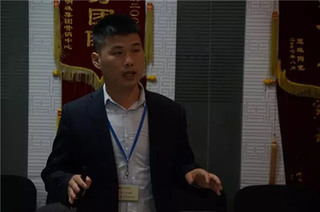 冠珠陶瓷資深培訓講師席方強在授課